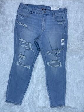 American Eagle Outfitters Women’s Light Blue Distressed Curvy High-Rise Jeggings